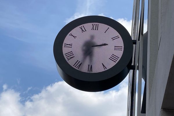 Paddington Real Time Clock by Maarten Baas